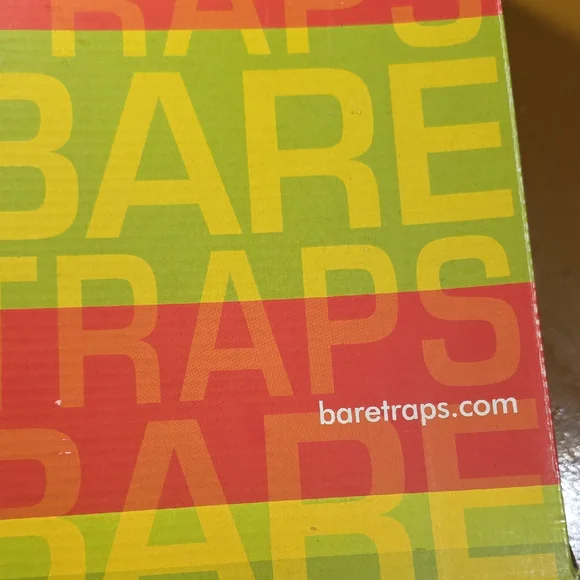 NIB Size 9.5 BareTraps Cream Cutout Sandals - Picture 8 of 8